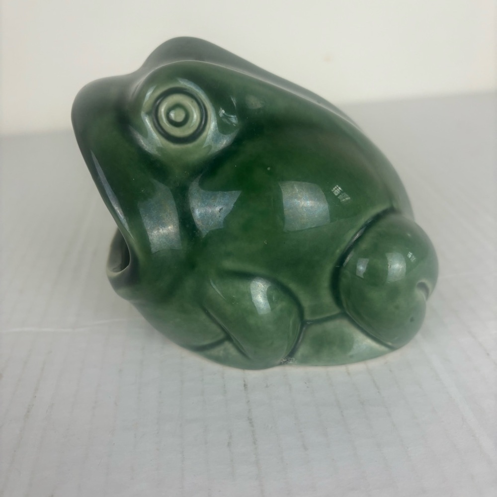 Vintage Green Ceramic Frog Figurine/scour pad holder